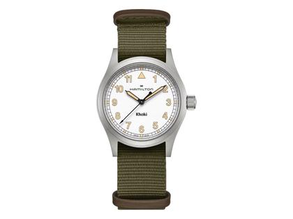 Hamilton Khaki Field Quartz Edelstahl 38mm weißes Zifferblatt grünes NATO-Textilband – Herrenuhren Uhr ohne Datum aus Edelstahl. Das Gehäuse ist rund und grau. Das Textilarmband ist grün. Das Zifferblatt ist ein Index in weiß.