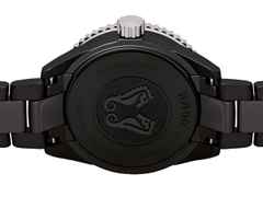 Rado Captain Cook  Diver Keramik schwarz Keramikband – Herrenuhren Uhr mit Datum aus Keramik. Das Gehäuse ist rund und schwarz. Das Keramikarmband ist schwarz. Das Zifferblatt ist ein Index in schwarz. – Ansicht 3
