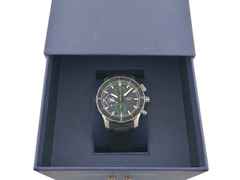 Mühle Glashütte Rallye-Chronograph GLP Limited Edition Automatik 45mm Kautschukband M1-40-93-201 Full Set mit Garantie Occasion Neu – Herrenuhren Chronograph aus Edelstahl. Das Gehäuse ist rund und silber. Das Kautschuk / Kunststoff / Silikon Armband ist schwarz. Das Zifferblatt ist ein Index in schwarz. – Ansicht 5