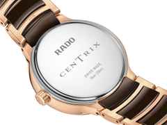 Rado Centrix Diamonds Quarz Edelstahl Roségold-PVD 35mm braunes Perlmutt-Zifferblatt mit Brillanten Metallband – Damenuhren Uhr mit Datum aus Edelstahl, Keramik und PVD beschichtet. Das Gehäuse ist rund und roségold. Das Edelstahlarmband ist roségold. Das Zifferblatt ist ein Index in braun. – Ansicht 4