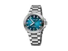 Oris Aquis Date Automatik Edelstahl 39,5mm blaues Zifferblatt Metallband – Herrenuhren Uhr mit Datum aus Edelstahl und Wolfram. Das Gehäuse ist rund und silber. Das Edelstahlarmband ist silber. Das Zifferblatt ist ein Index in blau.