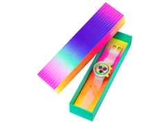 Swatch Neon Jelly Quarz Kunststoff 47mm mehrfarbiges Zifferblatt weißes Silikonband – Herrenuhren Chronograph aus Bio-Kunststoff und Kunststoff. Das Gehäuse ist rund und weiß. Das Kautschuk / Kunststoff / Silikon Armband ist weiß. Das Zifferblatt ist arabisch Index und mehrfarbig. – Ansicht 4