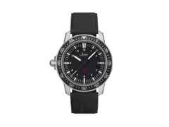 Sinn Spezialuhren EZM 3 Automatik Edelstahl 41mm schwarzes Zifferblatt schwarzes Silikonband – Herrenuhren Uhr mit Datum aus Edelstahl. Das Gehäuse ist rund und silber. Das Kautschuk / Kunststoff / Silikon Armband ist schwarz. Das Zifferblatt ist ein Index in schwarz.