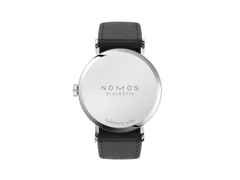 Nomos Glashütte Tangente 35 neomatik Platingrau Automatik Edelstahl 35mm graues Zifferblatt schwarzes Lederband Stahlboden – Damenuhren Uhr ohne Datum aus Edelstahl. Das Gehäuse ist rund und silber. Das Lederarmband ist schwarz. Das Zifferblatt ist arabisch Index und silber. – Ansicht 2