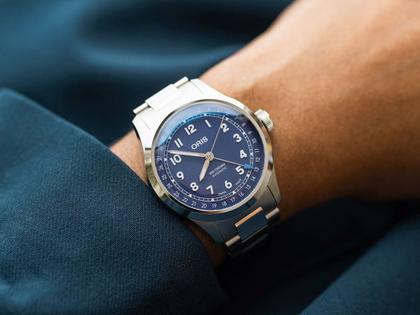 Oris Big Crown Pointer Date Automatik Edelstahl 40mm blaues Zifferblatt Metallband – Herrenuhren Uhr mit Datum aus Edelstahl. Das Gehäuse ist rund und silber. Das Edelstahlarmband ist silber. Das Zifferblatt ist arabisch und blau. – Ansicht 11