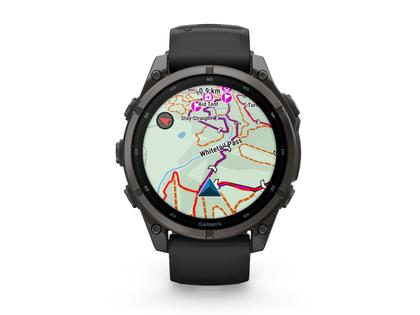 Garmin Fenix 9 faserverstärktes Polymer 47mm digitales Display schwarzes Silikonband – Herrenuhren Uhr Multifunktion aus Kautschuk, Kunststoff und Titan. Das Gehäuse ist rund und grau. Das Kautschuk / Kunststoff / Silikon Armband ist schwarz. Das Zifferblatt ist digital und schwarz.