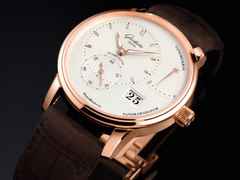Glashütte Original PanoReserve Handaufzug Rotgold 40mm silbernes Zifferblatt braunes Lederband – Herrenuhren Uhr mit Datum aus 750 Rotgold. Das Gehäuse ist rund und roségold. Das Lederarmband Kroko / Alligator ist braun. Das Zifferblatt ist ein Index in silber. – Ansicht 2