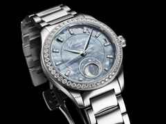Glashütte Original Lady Serenade Luna Automatik Edelstahl 32,5mm blaues Perlmutt-Zifferblatt Metallband – Damenuhren Uhr ohne Datum aus Edelstahl und Leder. Das Gehäuse ist rund und silber. Das Edelstahlarmband ist silber. Das Zifferblatt ist ein Index in blau. – Ansicht 3