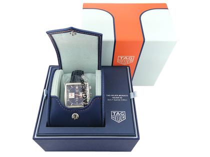 TAG Heuer Monaco x Gulf Edition Chronograph Automatik Edelstahl 39x39mm Lederband CBL2115.FC6494 Full Set mit Garantie Occasion Neu – Herrenuhren Chronograph aus Edelstahl. Das Gehäuse ist tonneauform und silber. Das Lederarmband ist blau. Das Zifferblatt ist ein Index in mehrfarbig. – Ansicht 5