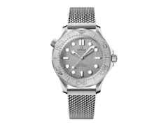 Omega Seamaster Diver 300M Automatik Edelstahl 42mm graues Zifferblatt Metallband – Herrenuhren Uhr ohne Datum aus Edelstahl und Titan. Das Gehäuse ist rund und silber. Das Edelstahlarmband ist silber. Das Zifferblatt ist ein Index in grau.