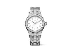 Maurice Lacroix Aikon Quartz Edelstahl 35mm weißes Zifferblatt Metallband – Damenuhren Uhr mit Datum aus Edelstahl. Das Gehäuse ist rund und silber. Das Edelstahlarmband ist silber. Das Zifferblatt ist ein Index in weiß.