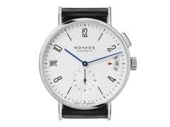 Nomos Glashütte Tangomat GMT Automatik Edelstahl 40mm weißes Zifferblatt schwarzes Lederband – Herrenuhren Uhr mit Datum aus Edelstahl. Das Gehäuse ist rund und silber. Das Lederarmband ist schwarz. Das Zifferblatt ist arabisch Index und weiß. – Ansicht 4