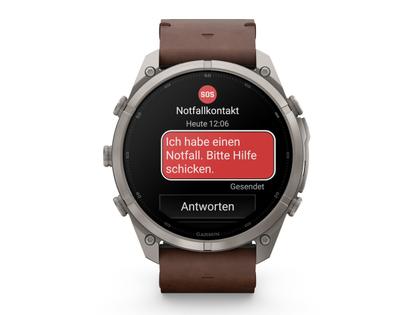 Garmin Fenix 9 Pro inReach Titan 51mm digitales Display braunes Lederband – Herrenuhren Uhr Multifunktion aus Leder und Titan. Das Gehäuse ist rund und grau. Das Lederarmband ist braun. Das Zifferblatt ist digital und schwarz.