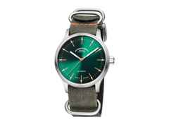 Mühle Glashütte Panova Grün Automatik Edelstahl 40mm grünes Textilband – Herrenuhren Uhr ohne Datum aus Edelstahl und Leder. Das Gehäuse ist rund und silber. Das Textilarmband ist grün. Das Zifferblatt ist ein Index in grün.