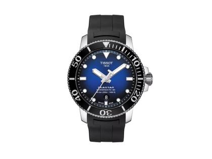 Tissot Seastar 1000 Automatik Edelstahl 43mm blaues Zifferblatt schwarzes Kautschukband – Herrenuhren Uhr mit Datum aus Edelstahl, Kautschuk und Keramik. Das Gehäuse ist rund und silber. Das Kautschuk / Kunststoff / Silikon Armband ist schwarz. Das Zifferblatt ist ein Index in blau.