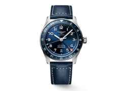 Longines Spirit Zulu Time Automatik Edelstahl 42mm blaues Zifferblatt blaues Lederband – Herrenuhren Uhr mit Datum aus Edelstahl, Keramik und Leder. Das Gehäuse ist rund und silber. Das Lederarmband ist blau. Das Zifferblatt ist arabisch und blau.