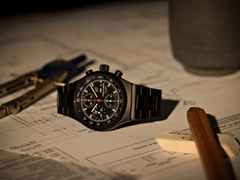 Porsche Design Chronograph 1 - Hodinkee 2024 Limited Edition Automatik Titan beschichtet 41mm schwarzes Zifferblatt Metallband beschichtet – Herrenuhren Chronograph aus Titan und Titancarbid beschichtet. Das Gehäuse ist rund und schwarz. Das Titanarmband ist schwarz. Das Zifferblatt ist arabisch Index und schwarz. – Ansicht 12