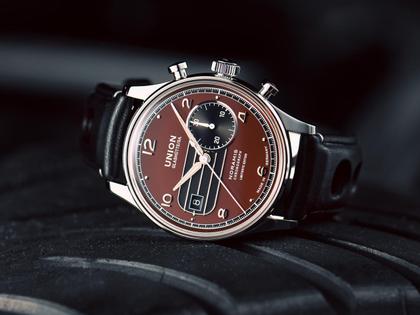 Union Glashütte Noramis Chronograph Sachsen Classic 2023 Limited Edition Automatik Edelstahl 42mm braunes Zifferblatt braunes Lederband – Herrenuhren Chronograph aus Edelstahl. Das Gehäuse ist rund und silber. Das Lederarmband ist braun. Das Zifferblatt ist arabisch Index und braun. – Ansicht 7