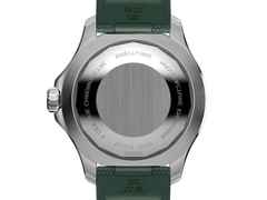 Breitling Superocean Automatic 44 Edelstahl grünes Zifferblatt schwarzes Kautschukband – Herrenuhren Uhr ohne Datum aus Edelstahl und Keramik. Das Gehäuse ist rund und silber. Das Kautschuk / Kunststoff / Silikon Armband ist grün. Das Zifferblatt ist ein Index in grün. – Ansicht 2
