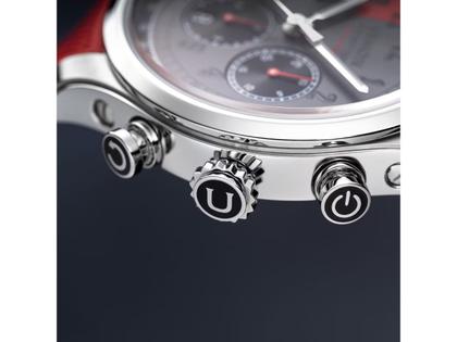 Union Glashütte Belisar Chronograph Speedster Limited Edition 2024 Automatik Edelstahl 44mm graues Zifferblatt graues Lederband – Herrenuhren Chronograph aus Edelstahl. Das Gehäuse ist rund und silber. Das Lederarmband ist schwarz. Das Zifferblatt ist arabisch Index und grau. – Ansicht 3