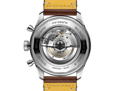 Breitling Super Avi B04 Chronograph GMT 46 Curtiss Warhawk Automatik Edelstahl grünes Zifferblatt braunes Lederband – Herrenuhren Chronograph aus Edelstahl. Das Gehäuse ist rund und silber. Das Lederarmband ist braun. Das Zifferblatt ist arabisch und grün. – Ansicht 4