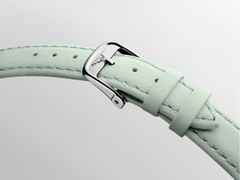 Longines Elegant Collection Quarz Edelstahl 30mm weißes Zifferblatt grünes Lederband – Damenuhren Uhr mit Datum aus Edelstahl und Leder. Das Gehäuse ist rund und silber. Das Lederarmband ist grün. Das Zifferblatt ist römisch und weiß. – Ansicht 5