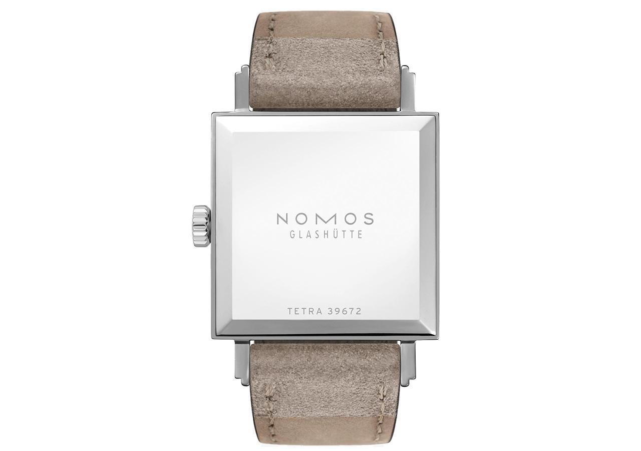 Nomos Glashütte Tetra 27 Duo Doré Handaufzug Edelstahl 27mm weißes Zifferblatt beiges Lederband Stahlboden – Damenuhren Uhr ohne Datum aus Edelstahl und Leder. Das Gehäuse ist quadratisch und silber. Das Lederarmband ist beige. Das Zifferblatt ist arabisch Index und weiß. – Ansicht 2