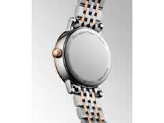 Longines Elegant Collection Quarz Edelstahl 30mm weißes Perlmutt-Zifferblatt zweifarbiges Metallband – Damenuhren Uhr mit Datum aus 750 Gelbgold, Edelstahl und vergoldet. Das Gehäuse ist rund und silber. Das Edelstahlarmband mit Gold ist silber-roségold. Das Zifferblatt ist ein Index in weiß. – Ansicht 3