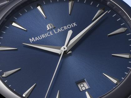 Maurice Lacroix 1975 Quarz Edelstahl 39mm blaues Zifferblatt Metallband – Herrenuhren Uhr mit Datum aus Edelstahl. Das Gehäuse ist rund und silber. Das Edelstahlarmband ist silber. Das Zifferblatt ist ein Index in blau. – Ansicht 2