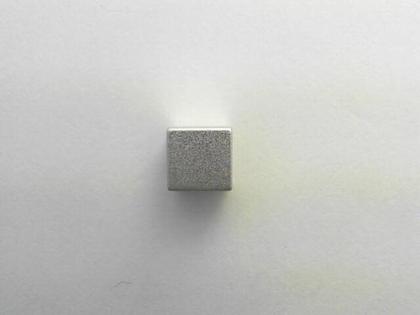 Apero Anhänger Würfel Aluminium 8mm Natur – Anhänger Anhänger ohne Besatz aus Aluminium.