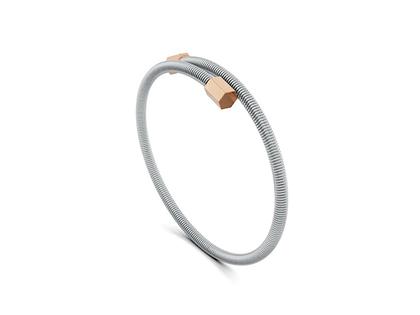 Niessing Colette Elementyx Embrace Hexagon Armreif Platinum/Classic Red 56mm – Armschmuck Armreif in silber und aus 750 Rotgold und 950 Platin.