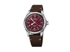 Oris Big Crown Pointer Date X Cervo Volante Automatik Edelstahl 40mm burgunderrotes Zifferblatt braunes Lederband – Herrenuhren Uhr mit Datum aus Edelstahl und Leder. Das Gehäuse ist rund und silber. Das Lederarmband ist braun. Das Zifferblatt ist arabisch und rot.