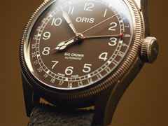 Oris Big Crown Pointer Date Automatik Bronze 40mm braunes Zifferblatt braunes Lederband – Herrenuhren Uhr mit Datum aus Bronze und Edelstahl. Das Gehäuse ist rund und roségold. Das Lederarmband ist braun. Das Zifferblatt ist arabisch und braun. – Ansicht 3