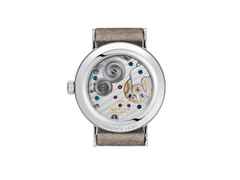 Nomos Glashütte Tangente 33 Handaufzug Edelstahl 33mm weißes Zifferblatt beiges Lederband Glasboden – Damenuhren Uhr ohne Datum aus Edelstahl. Das Gehäuse ist rund und silber. Das Lederarmband ist beige. Das Zifferblatt ist arabisch Index und silber. – Ansicht 2