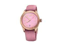 Oris Divers Sixty-Five Cotton Candy Automatik Bronze 38mm pinkes Zifferblatt rosa Textilband – Damenuhren Uhr mit Datum aus Bronze und Leder. Das Gehäuse ist rund und roségold. Das Textilarmband ist rosa. Das Zifferblatt ist ein Index in rosa.