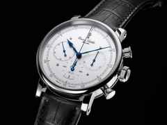 Erwin Sattler Chronograph II S Automatik Edelstahl 44mm weißes Zifferblatt schwarzes Lederband – Herrenuhren Chronograph aus Edelstahl. Das Gehäuse ist rund und silber. Das Lederarmband ist schwarz. Das Zifferblatt ist ein Index in silber. – Ansicht 3