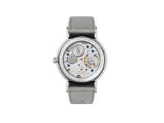 Nomos Glashütte Ludwig 33 75 Jahre Grundgesetz Handaufzug Edelstahl 33mm weißes Zifferblatt graues Lederband limitiert – Damenuhren Uhr ohne Datum aus Edelstahl und Leder. Das Gehäuse ist rund und silber. Das Lederarmband ist grau. Das Zifferblatt ist römisch Index und weiß. – Ansicht 2