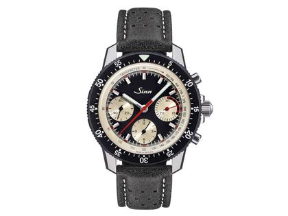 Sinn Spezialuhren 103 St Ty Hd Limited Edition Chronograph Handaufzug Edelstahl 41mm schwarzes Zifferblatt grünes Lederband – Herrenuhren Chronograph aus Edelstahl und Leder. Das Gehäuse ist rund und silber. Das Lederarmband ist grün. Das Zifferblatt ist arabisch Index und schwarz. – Ansicht 2