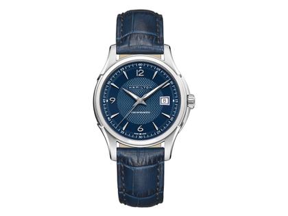 Herrenuhren Uhr mit Datum aus Edelstahl. Das Gehäuse ist rund und silber. Das Lederarmband ist blau. Das Zifferblatt ist arabisch Index und blau.