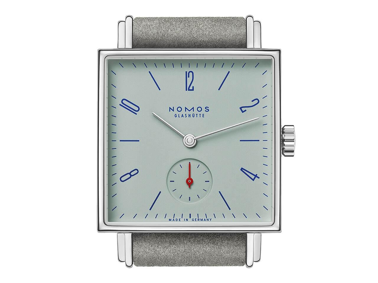 Nomos Glashütte Tetra Petit Four Matcha Handaufzug Edelstahl 29mm grünes Zifferblatt graues Lederband Stahlboden – Damenuhren Uhr ohne Datum aus Edelstahl. Das Gehäuse ist quadratisch und silber. Das Lederarmband ist grau. Das Zifferblatt ist arabisch Index und grün. – Ansicht 5