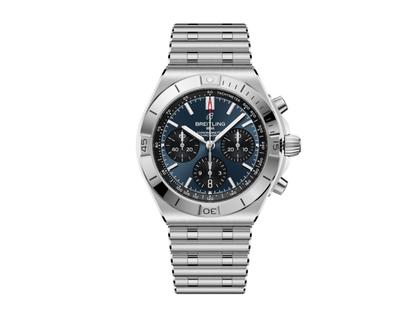 Breitling Chronomat B01 42 Chronograph Automatik Edelstahl blaues Zifferblatt Metallband – Herrenuhren Chronograph aus Edelstahl. Das Gehäuse ist rund und silber. Das Edelstahlarmband ist silber. Das Zifferblatt ist ein Index in blau.