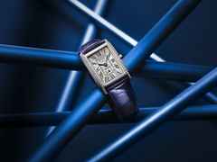 Longines DolceVita   Mini Quarz Edelstahl 21x32mm silbernes Zifferblatt römisch mit Brillanten blaues Lederband – Damenuhren Uhr ohne Datum aus Edelstahl. Das Gehäuse ist rechteckig und silber. Das Lederarmband Kroko / Alligator ist blau. Das Zifferblatt ist römisch und silber. – Ansicht 3