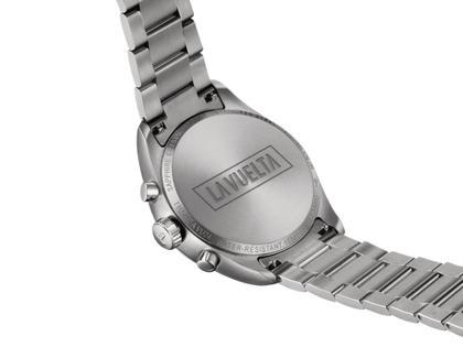Tissot PR 100 Vuelta Chronograph Quarz Edelstahl 40mm schwarzes Zifferblatt Metallband – Herrenuhren Chronograph aus Edelstahl. Das Gehäuse ist rund und silber. Das Edelstahlarmband ist silber. Das Zifferblatt ist ein Index in schwarz. – Ansicht 5