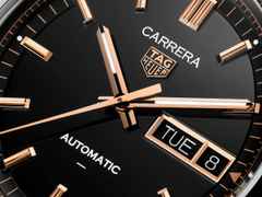 TAG Heuer Carrera Day-Date Automatik Edelstahl 41mm schwarzes Zifferblatt Metallband – Herrenuhren Uhr mit Datum aus 750 Rotgold und Edelstahl. Das Gehäuse ist rund und silber. Das Edelstahlarmband ist silber. Das Zifferblatt ist ein Index in schwarz. – Ansicht 4