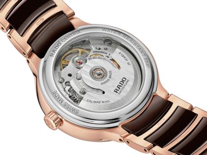 Rado Centrix Diamonds Automatik Edelstahl Roségold-PVD 35mm braunes Zifferblatt mit Brillanten Metallband – Damenuhren Uhr mit Datum aus Edelstahl, Keramik und PVD beschichtet. Das Gehäuse ist rund und roségold. Das Keramikarmband ist braun. Das Zifferblatt ist ein Index in braun. – Ansicht 4