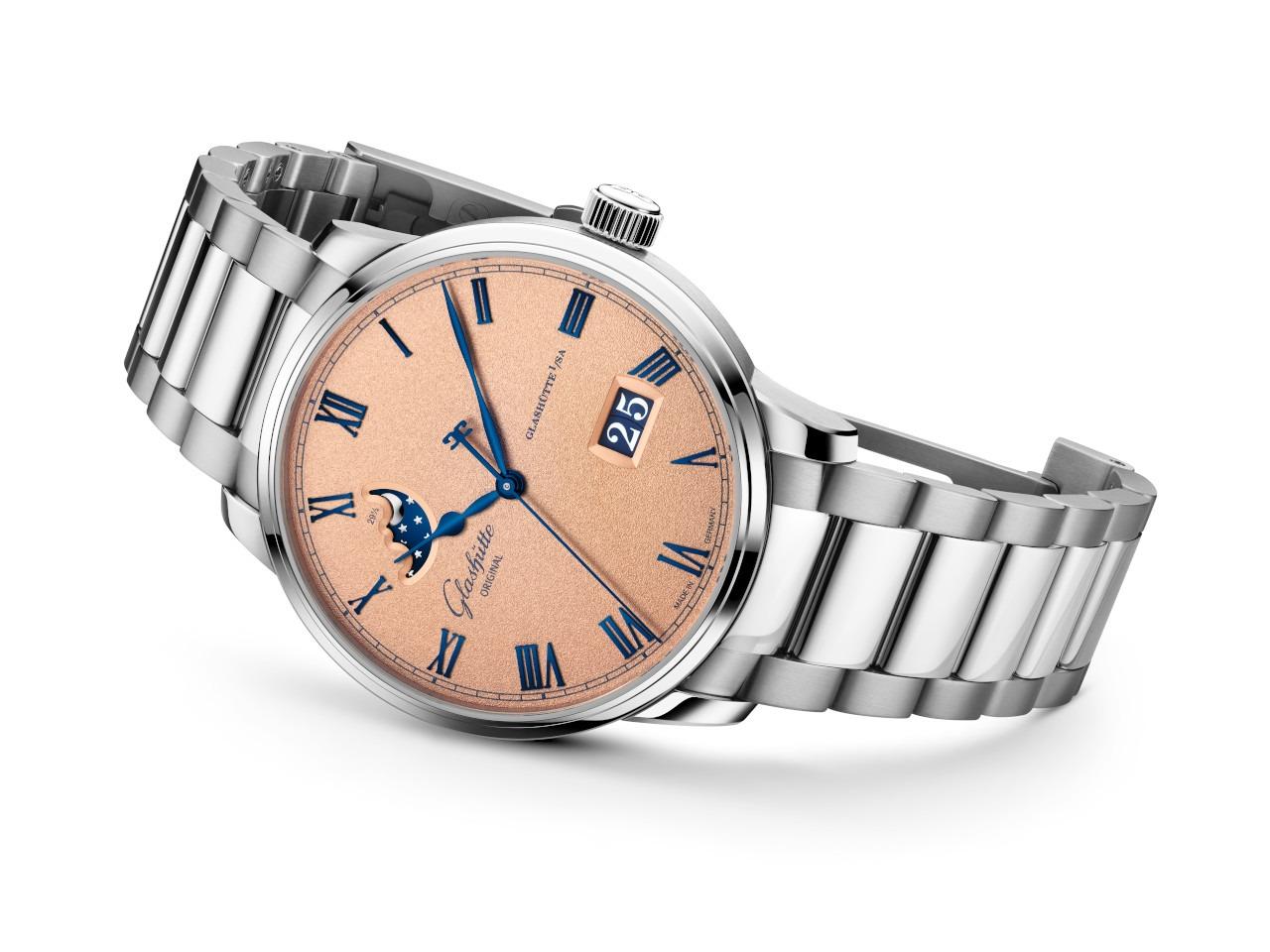 Glashütte Original Senator Excellence Panoramadatum Mondphase Automatik Edelstahl 40mm Frostkupfer Zifferblatt Metallband – Herrenuhren Uhr mit Datum aus Edelstahl. Das Gehäuse ist rund und silber. Das Edelstahlarmband ist silber. Das Zifferblatt ist römisch und roségold. – Ansicht 2