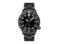 Sinn Spezialuhren UX S (EZM 2B) Quarz U-Boot-Stahl 44mm schwarzes Zifferblatt Metallband – Herrenuhren Uhr mit Datum aus Edelstahl und PVD beschichtet. Das Gehäuse ist rund und schwarz. Das Edelstahlarmband ist schwarz. Das Zifferblatt ist ein Index in schwarz.