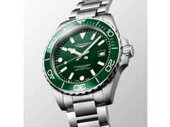 Longines HydroConquest Automatik Edelstahl 39mm grünes Zifferblatt Metallband – Herrenuhren Uhr mit Datum aus Edelstahl. Das Gehäuse ist rund und silber. Das Edelstahlarmband ist silber. Das Zifferblatt ist ein Index in grün. – Ansicht 2
