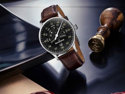 MeisterSinger Astroscope Einzeigeruhr beige-schwarzes Zifferblatt braunes Lederband – Herrenuhren Uhr mit Datum aus Edelstahl. Das Gehäuse ist rund und silber. Das Lederarmband ist braun. Das Zifferblatt ist arabisch und schwarz. – Ansicht 2