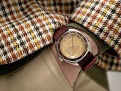 Hamilton American Classic Pan Europ Day Date Automatik Edelstahl 42 mm beiges Zifferblatt beiges Lederband – Herrenuhren Uhr mit Datum aus Edelstahl und Leder. Das Gehäuse ist rund und silber. Das Lederarmband ist beige. Das Zifferblatt ist ein Index in beige. – Ansicht 7